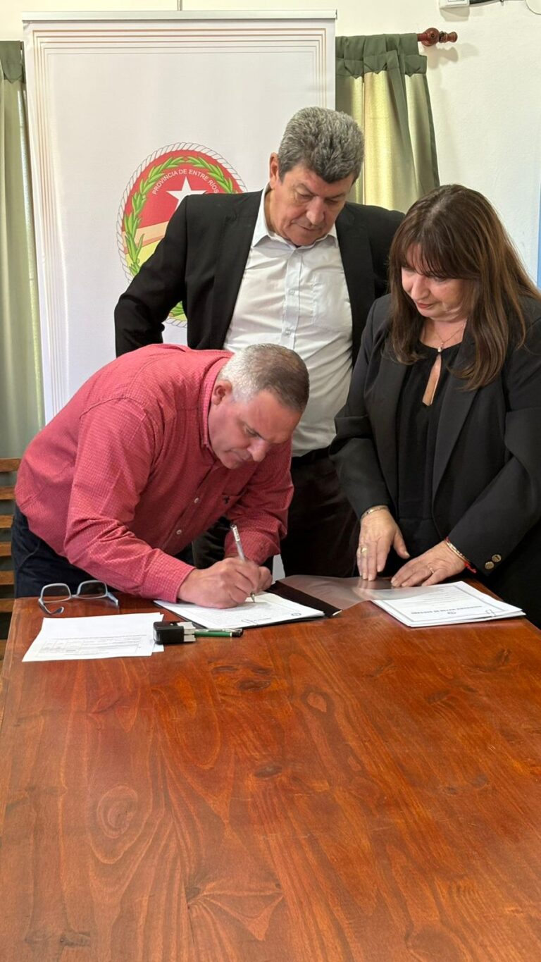 Estancia Grande dio un nuevo paso en el acceso a la vivienda: se firmó la Escritura Declarativa de Cargo del grupo habitacional “10 Viviendas”